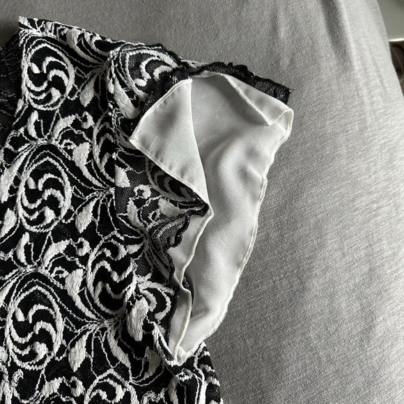 Bali Black and White Textured Short Sleeve Top - Picture 3 of 6